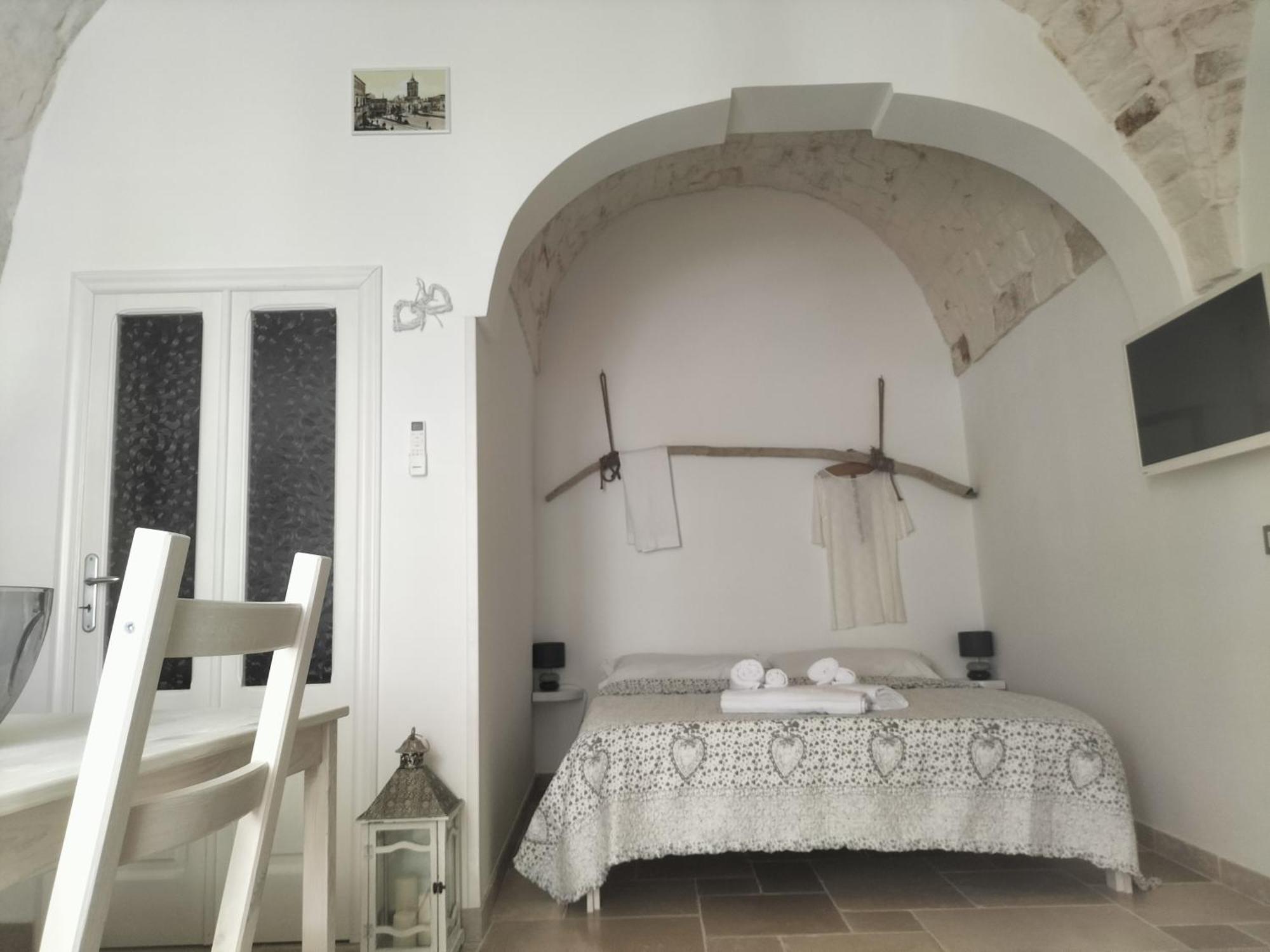 Hotel Le Tre Alcove Ceglie Messapica Exterior foto